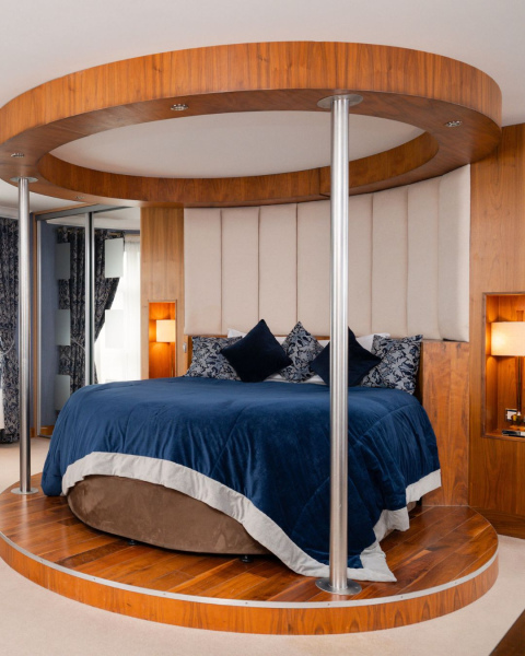 Honeymoon Suite in the Villa Rose Hotel, Ballybofey, Donegal
