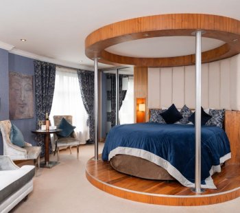 Honeymoon Suite